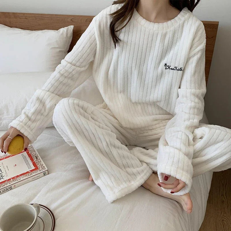 Ensemble pilou rayé : Douceur et confort absolu pour cocooning parfait - Moonight Homewear3