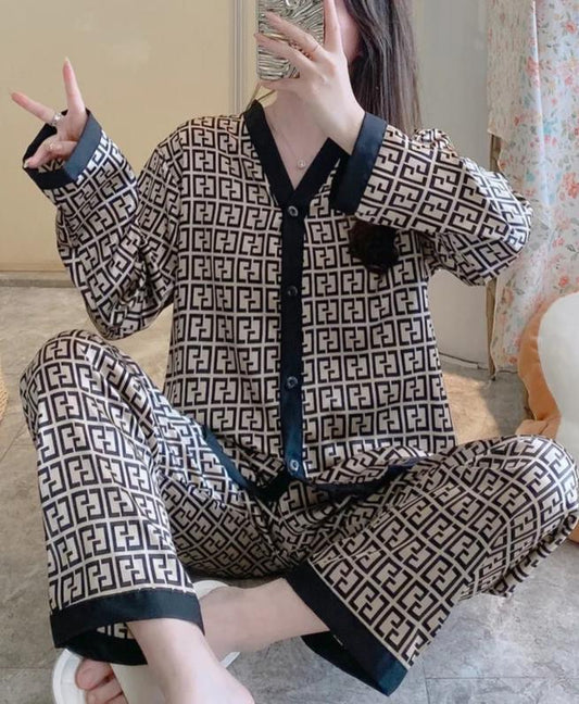 Ensemble satin luxe: L'élégance à l'état pur pour une allure sublime - Moonight Homewear